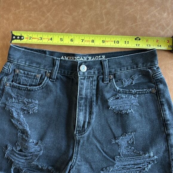 American Eagle Black Distressed Mom Jean Shorts size 2 - Picture 4 of 8